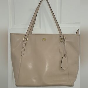 Coach Elegant Tan Leather Tote Bag